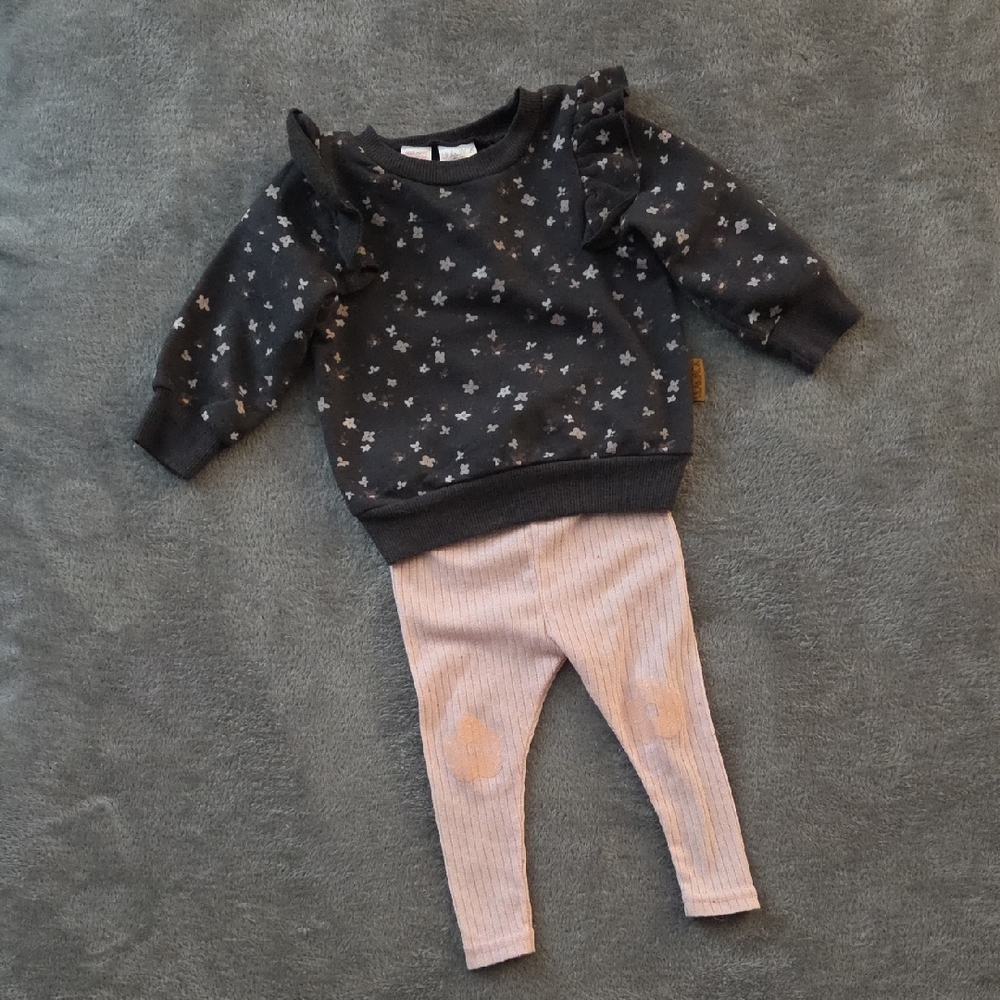 Star Patterned Sweater and Pink Leggings Set